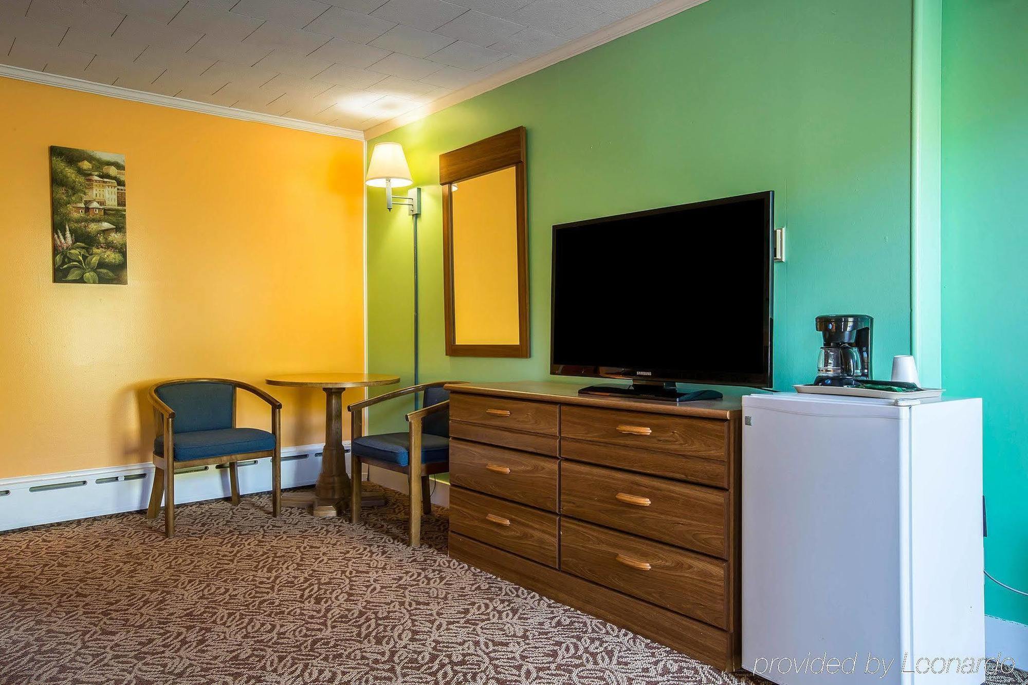 Rodeway Inn Lincoln I-93 Экстерьер фото